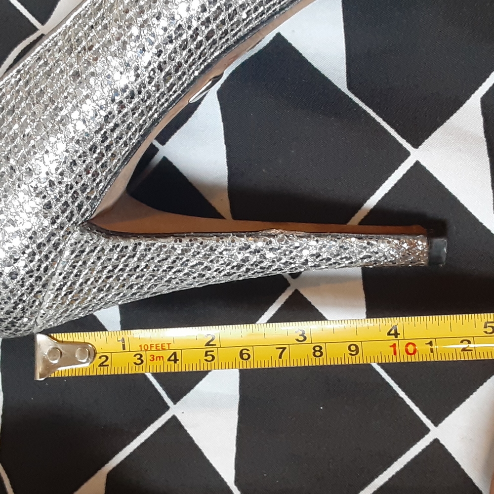 * Badgley mischka silver sparkle peep toe heels, size 8 - Picture 4 of 12